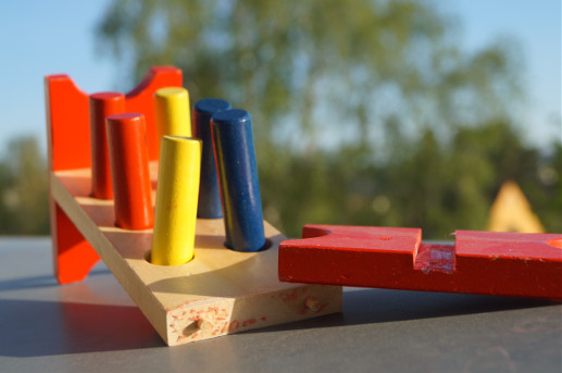 Kaputtes Holzspielzeug