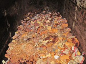 Brot Im Muell Foerster Ccbysa1