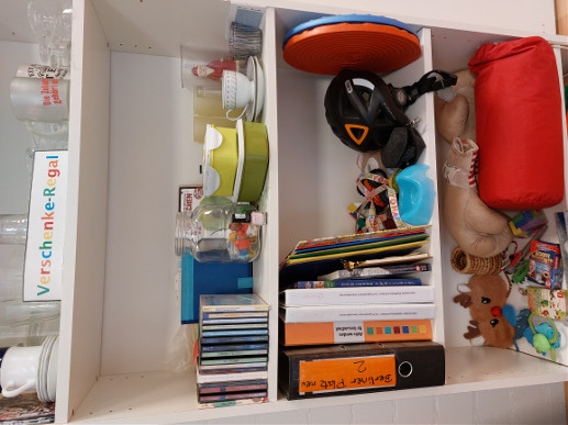 Verschenkeregal Nachbarschafts Etage (1)