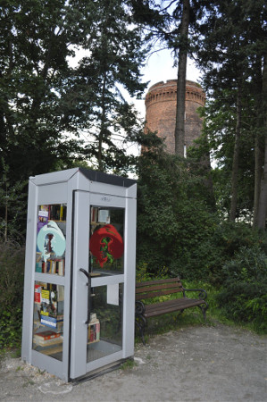 offene Bücher-Box im Obersee-Orankesee-Park